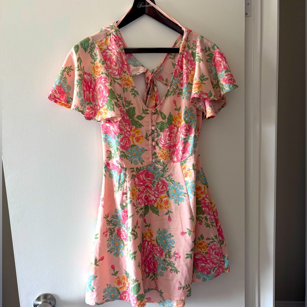Floral Pink Dress with Ruffle Sleeves and Open Back